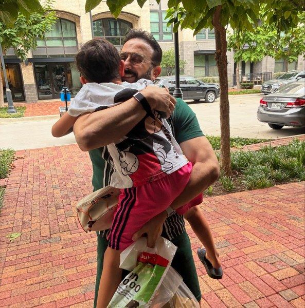 بالصور- قصيّ خولي يحتضن “الحبّ الّذي لا ينتهي”… لحظة مميّزة تسرق القلوب