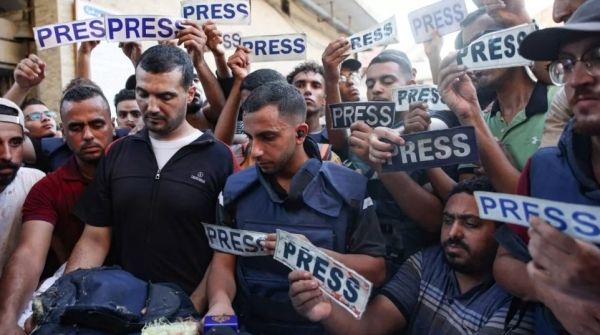 مقتل أربعة صحفيين من قناة الجزيرة بقصف إسرائيلي في غزة