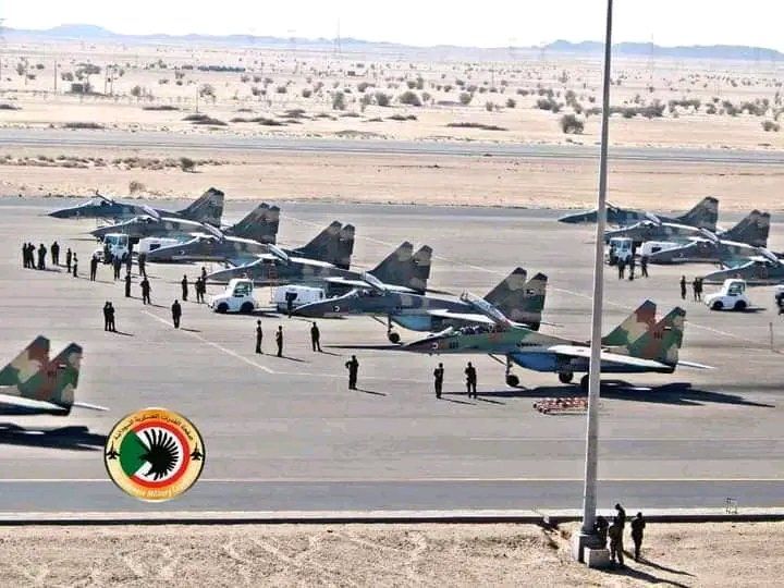 “قصف جوي يستهدف معسكر تدريب الدعم السريع بدارفور: ضحايا ومصابون”