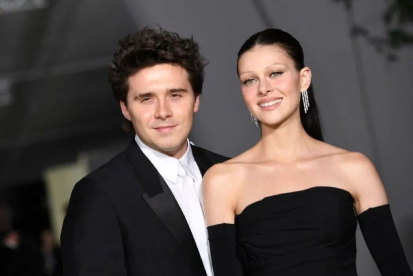 في غياب ديفيد وفيكتوريا بيكهام: بروكلين ونيكولا يعيدان تبادل عهود الزواج