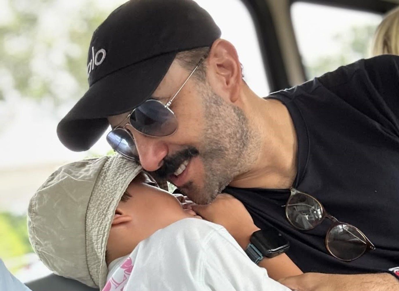 قصي خولي بصور جديدة مليئة بالحب مع ابنه ويعلق: حب لا نهاية له