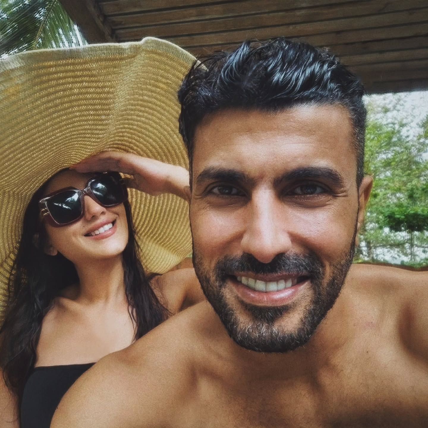 بالصّور- لقطات رومنسيّة تجمع مي عمر بمحمّد سامي في عطلة بحريّة ساحرة.