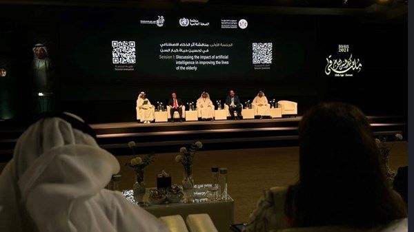 الذكاء الاصطناعي يعزز خدمات رعاية كبار المواطنين في الشارقة