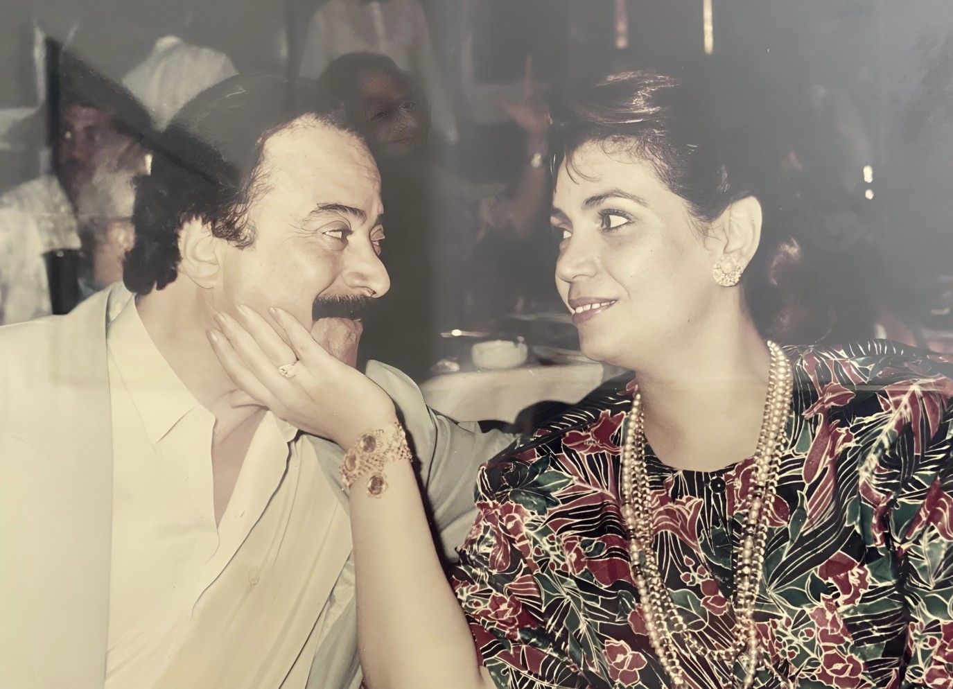 يوسف شعبان... في حضرة فنان نادر وزوج وفيّ: ثلاثون عاماً من الحب والوفاء كما ترويها زوجته لـ الخليج 365