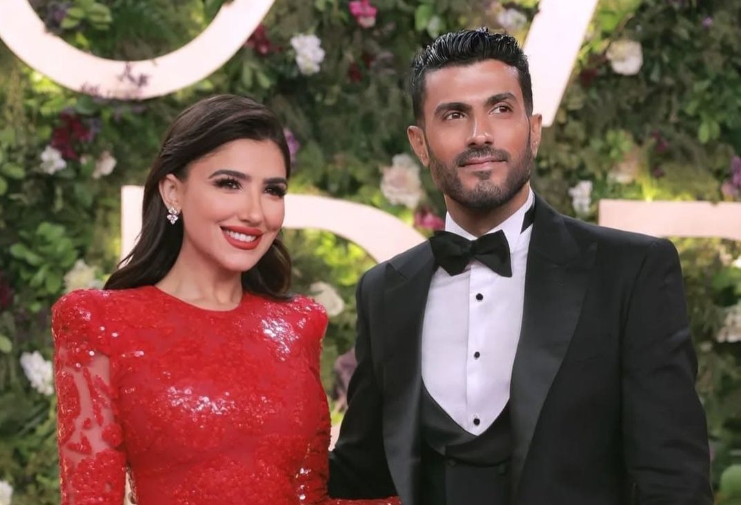 بالصّور- لقطات رومنسيّة تجمع مي عمر بمحمّد سامي في عطلة بحريّة ساحرة.