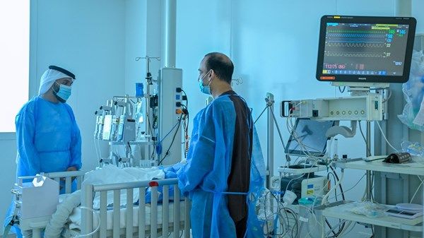 «أحمد» أصغر طفل بالمنطقة ينجو من مرض كبدي نادر بفضل تبرع عائلي