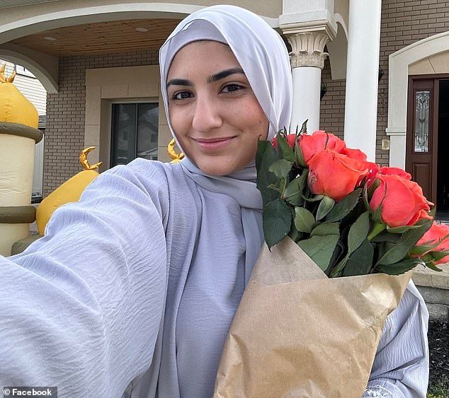 بالصور.. فوز أول امرأة محجبة بجائزة "ملكة جمال"في ولاية ميشيغان الأمريكية