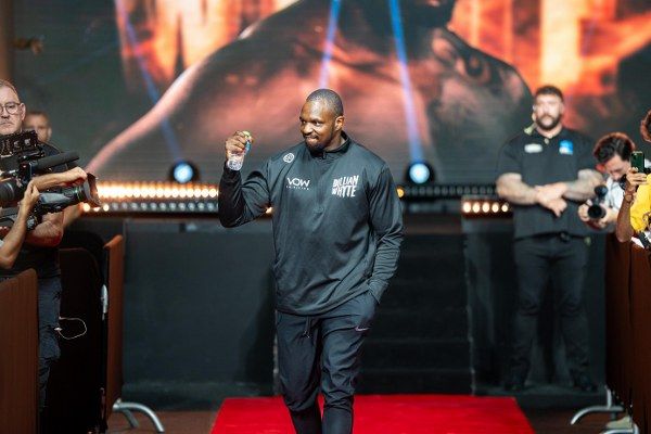 انطلاق أسبوع الملاكمة في الرياض باستقبال جماهيري لموسيس إيتاوما وديليان وايت استعداداً لنزال قمة الوزن الثقيل ضمن كأس العالم للرياضات الإلكترونية