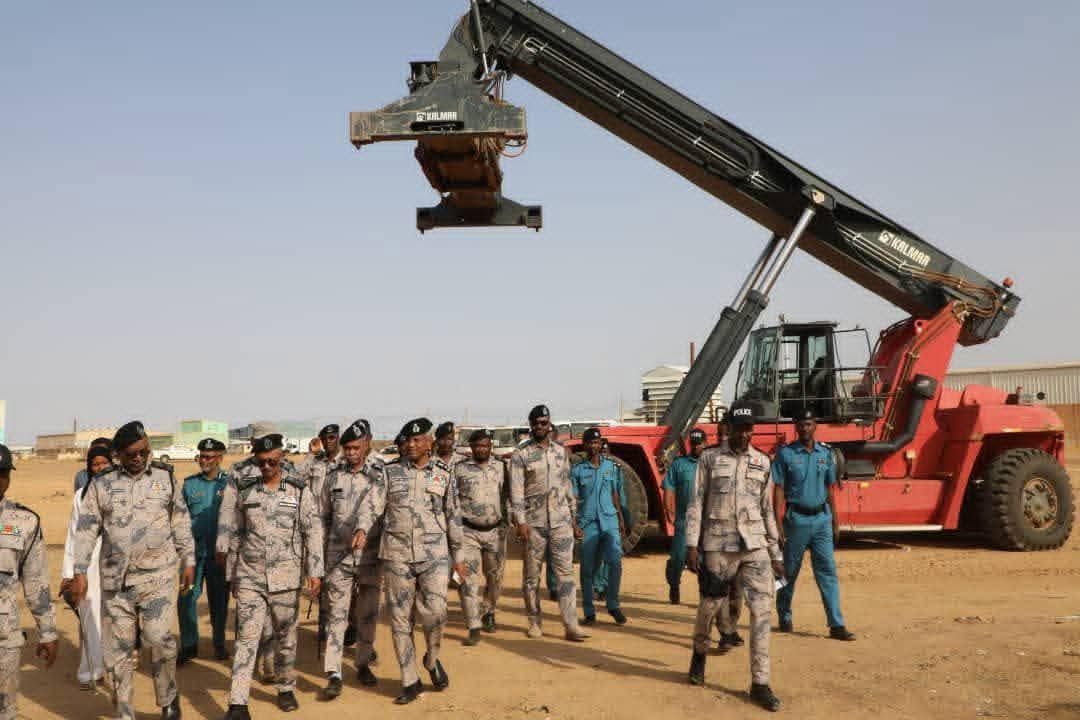 مدير عام قوات الجمارك يقف على ترتيبات افتتاح جمارك الحاويات قري