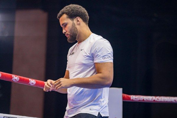 انطلاق التدريبات المفتوحة في الرياض استعداداً لنزال قمة الوزن الثقيل بين موسيس إيتاوما وديليان وايت