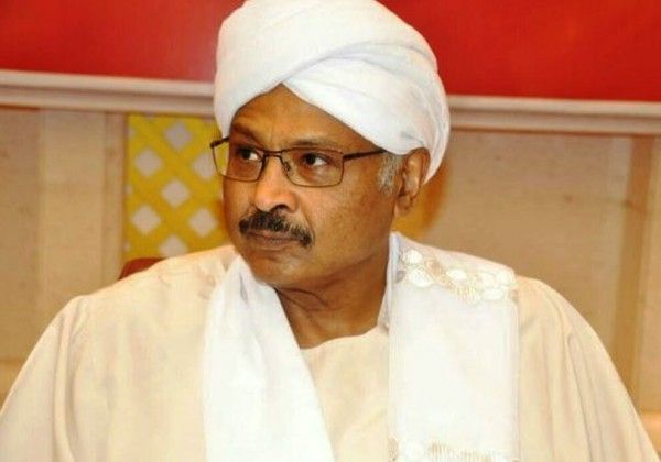 مبارك الفاضل .. علي الجيش حراسة الوطن من اي مغامرات