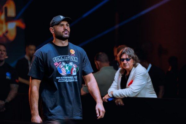 انطلاق التدريبات المفتوحة في الرياض استعداداً لنزال قمة الوزن الثقيل بين موسيس إيتاوما وديليان وايت