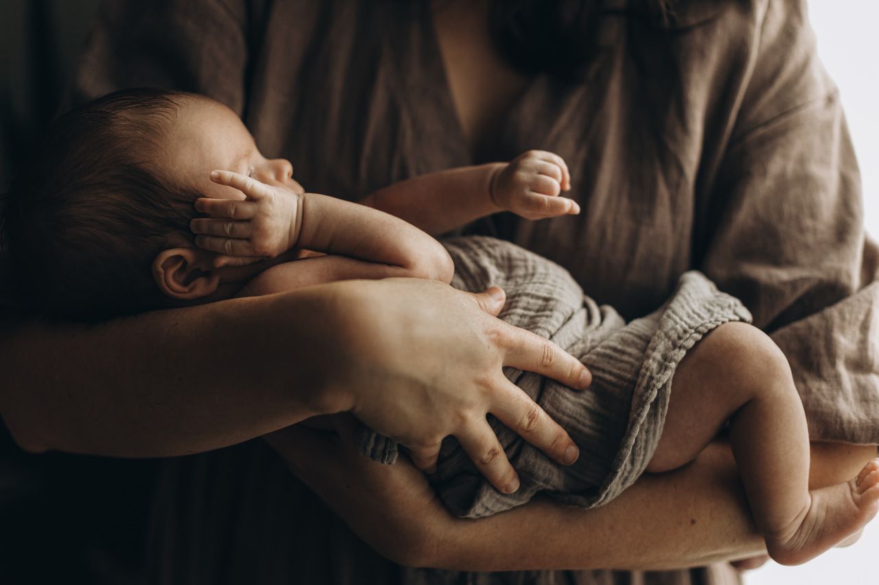 يوم في حياة أم جديدة مع مولودها الصغير!