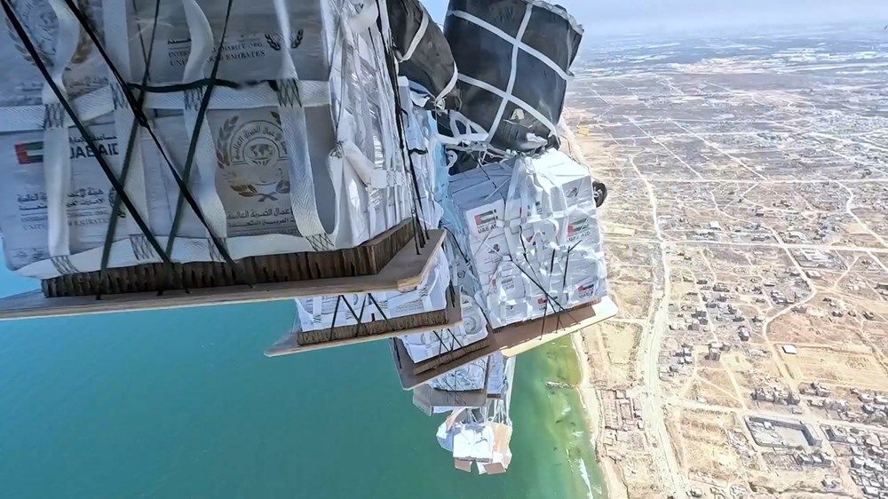 الإمارات تنفذ الإنزال الجوي للمساعدات الـ 72 في قطاع غزة