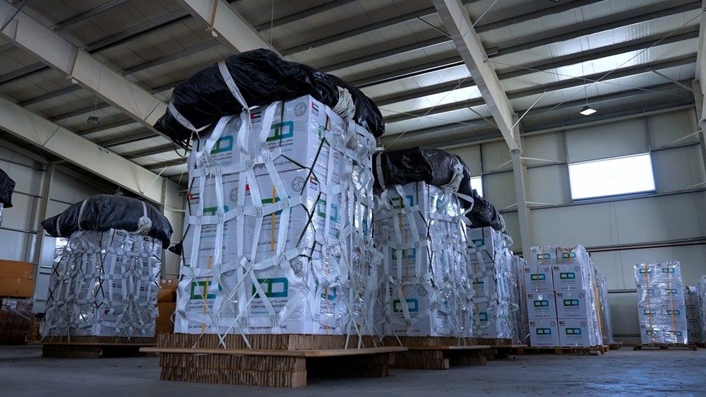 الإمارات تنفذ الإنزال الجوي للمساعدات الـ 72 في قطاع غزة