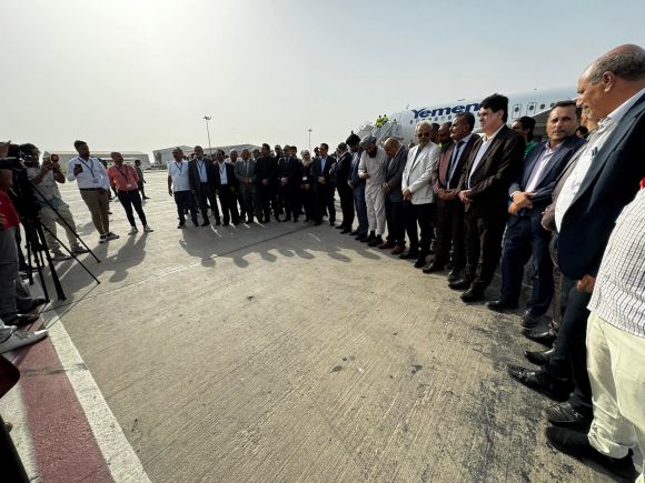 بالصور..وصول طائرة جديدة من أسطول طيران اليمنية إلى مطار عدن الدولي