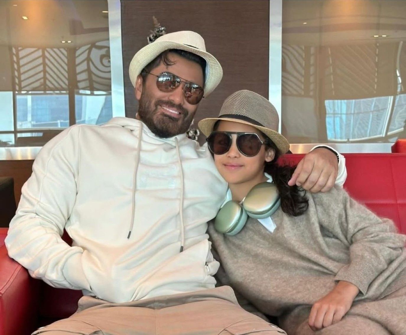 بصور ورسالة مؤثرة ابنة تامر حسني تحتفل بيوم ميلاده.. وهكذا رد عليها