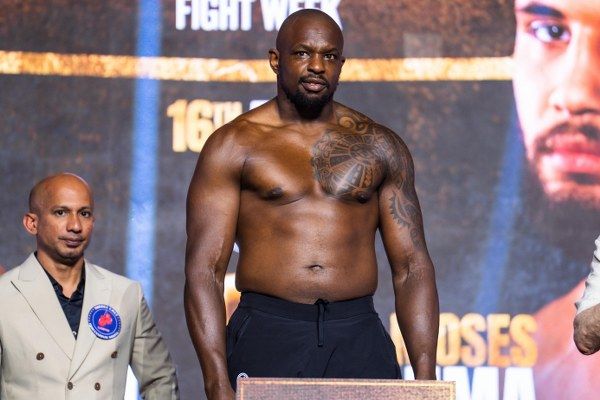 نجاح الوزن الرسمي للملاكمين يمهّد لأمسية قمة الوزن الثقيل بين موسيس إيتاوما وديليان الليلة في الرياض