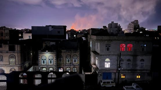 الجيش الإسرائيلي... زوارق بحرية استهدفت بنى تحتية حوثية للطاقة باليمن