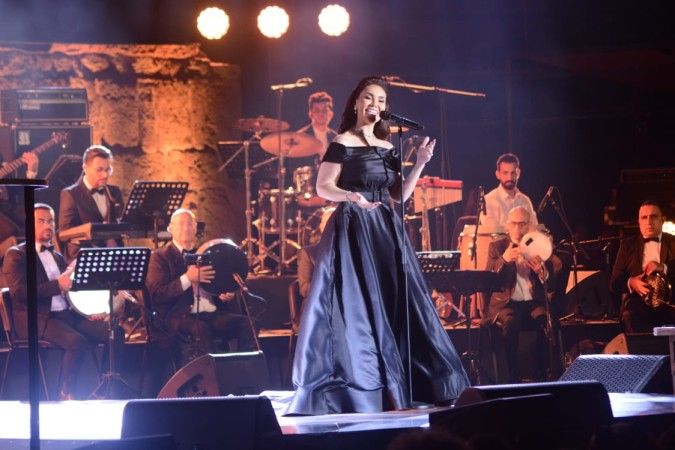 ليلة ولا ألف ليلة: مي فاروق تُحْيي ذكرى أم كلثوم في مهرجان قرطاج الدولي