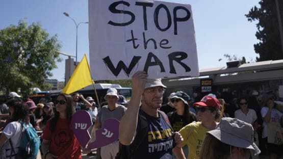 عائلات الأسرى تُشعل الشارع الإسرائيلي: "يوم غضب وطني" يطالب بإنهاء الحرب قبل فوات الأوان