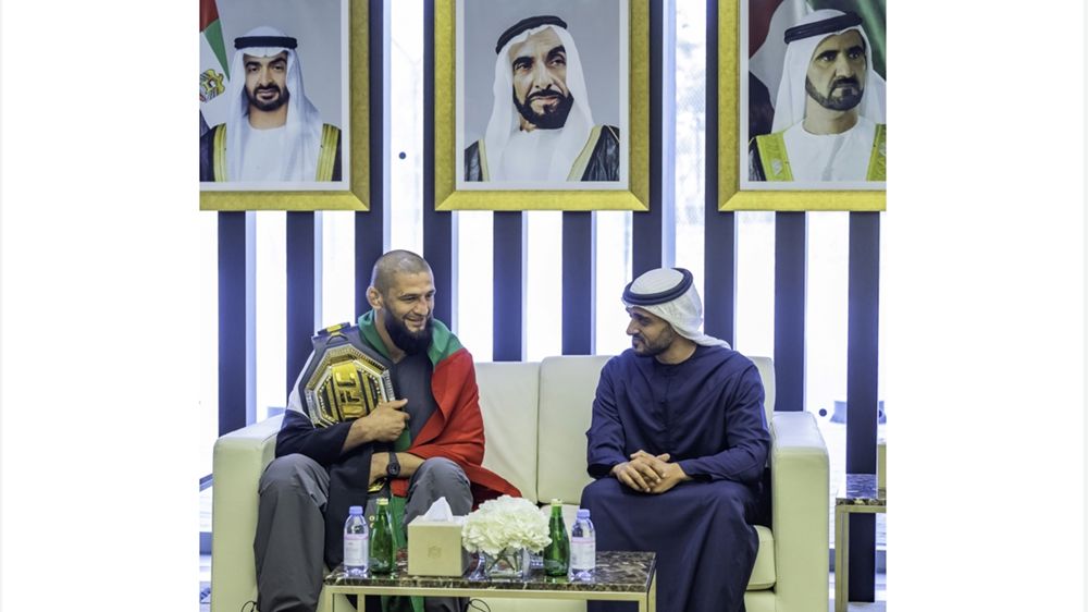زايد بن محمد بن زايد يستقبل البطل الإماراتي حمزة شيماييف المتوج بلقب العالم للوزن المتوسط «UFC»