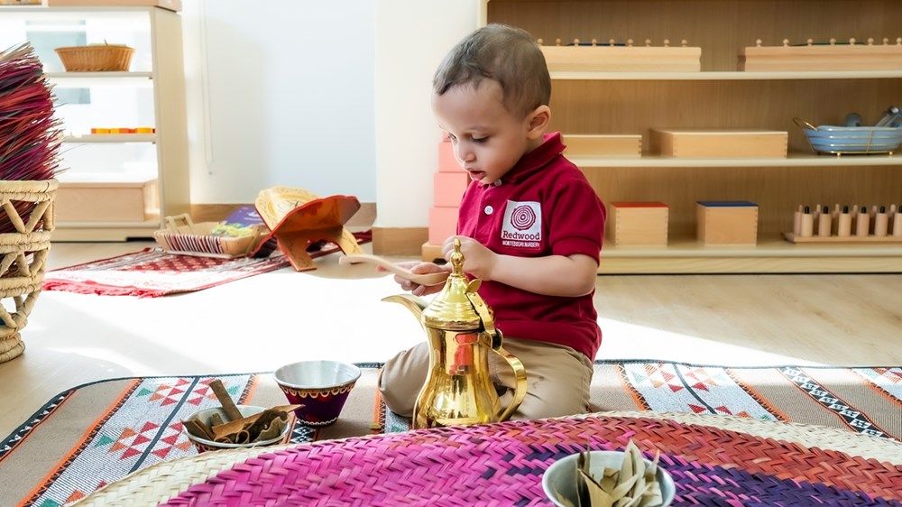 دمج الثقافة الإماراتية في منهج منتسوري في فرع ريدوود مونتيسوري Redwood Montessori الجديد في مدينة محمد بن زايد