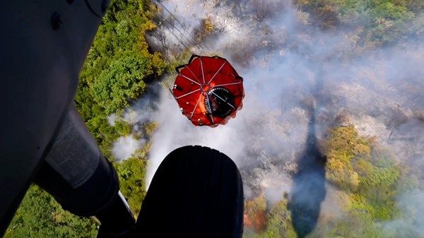 فريق الإنقاذ الإماراتي يواصل جهوده لإخماد حرائق الغابات في ألبانيا