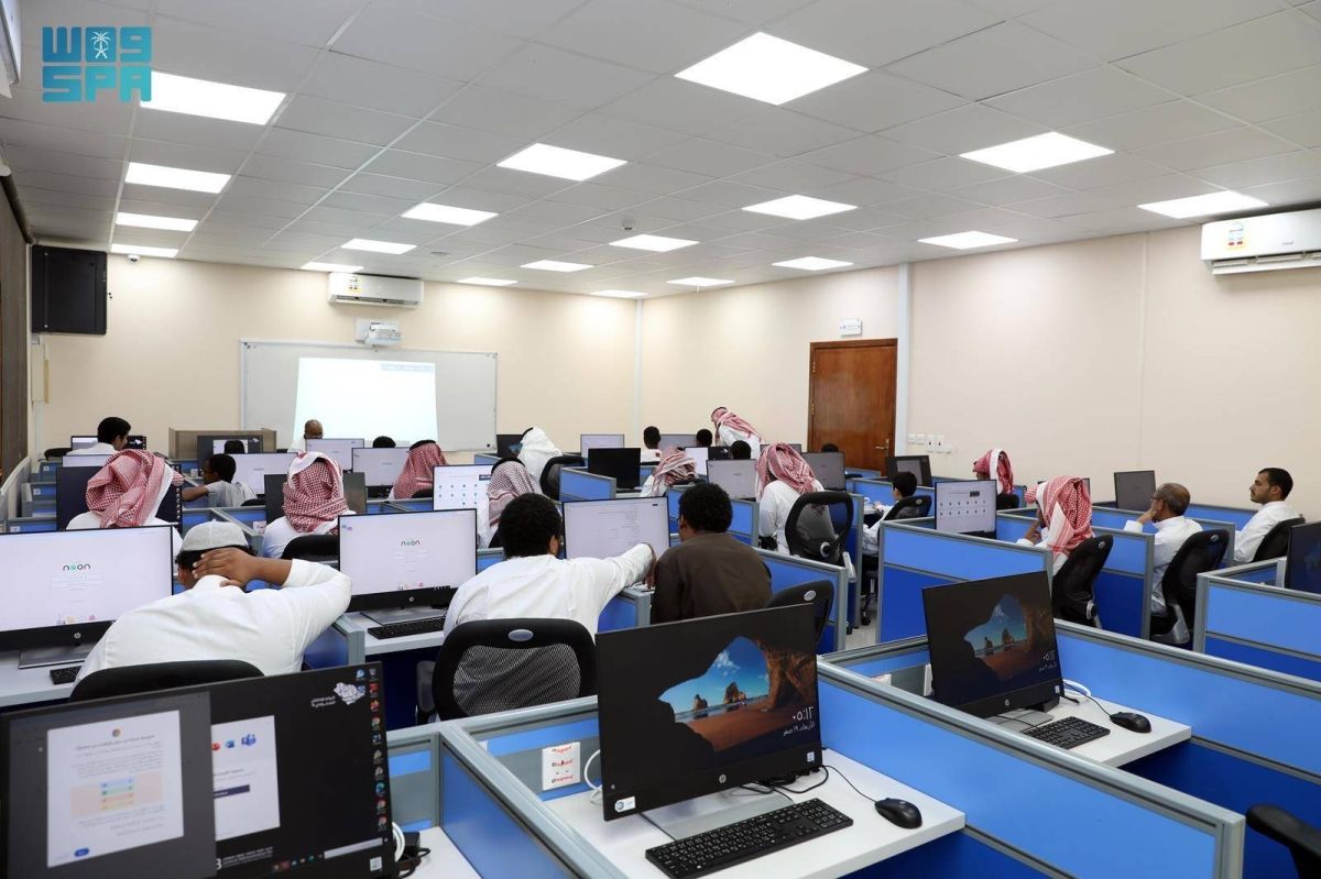 جامعة بيشة تمكن طلابها من مهارات الذكاء الاصطناعي التوليدي