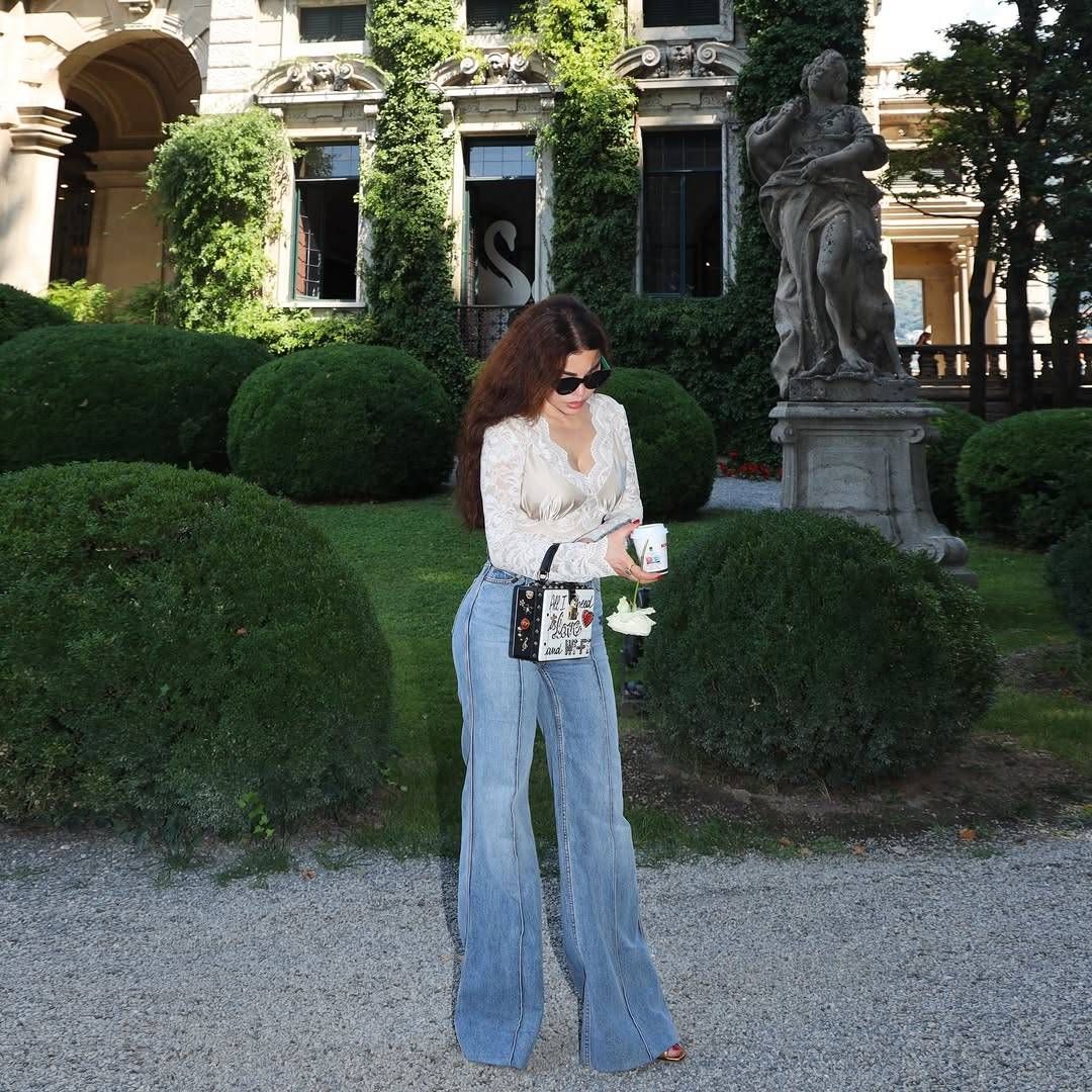 هيفاء وهبي تنسق إطلالتها الكاجوال بطريقة مميزة – صورة