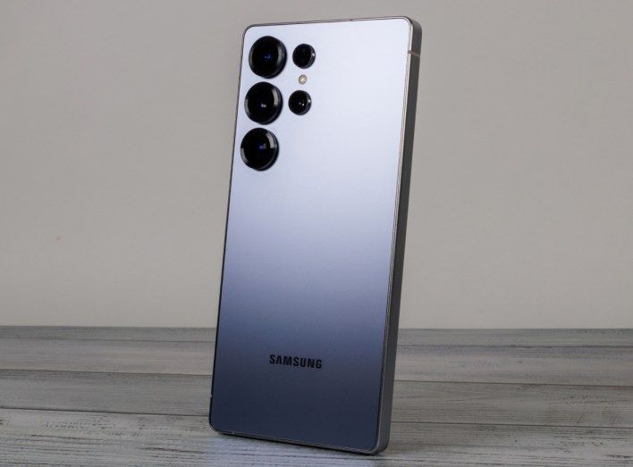 تكنولوجيا: مبيعات Samsung Galaxy S25 Ultra تتفوق على Xiaomi 15 Ultra حسب تقرير جديد