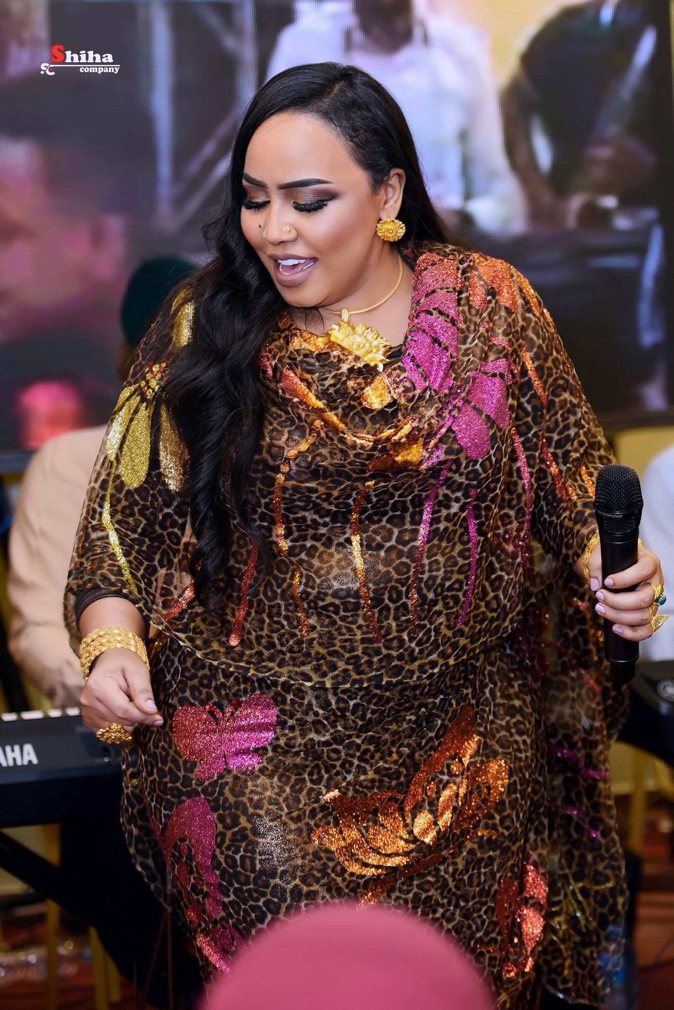 شاهد بالصور.. السلطانة هدى عربي تشعل مواقع التواصل وتبهر جمهورها بإطلالة ملفتة من القاهرة