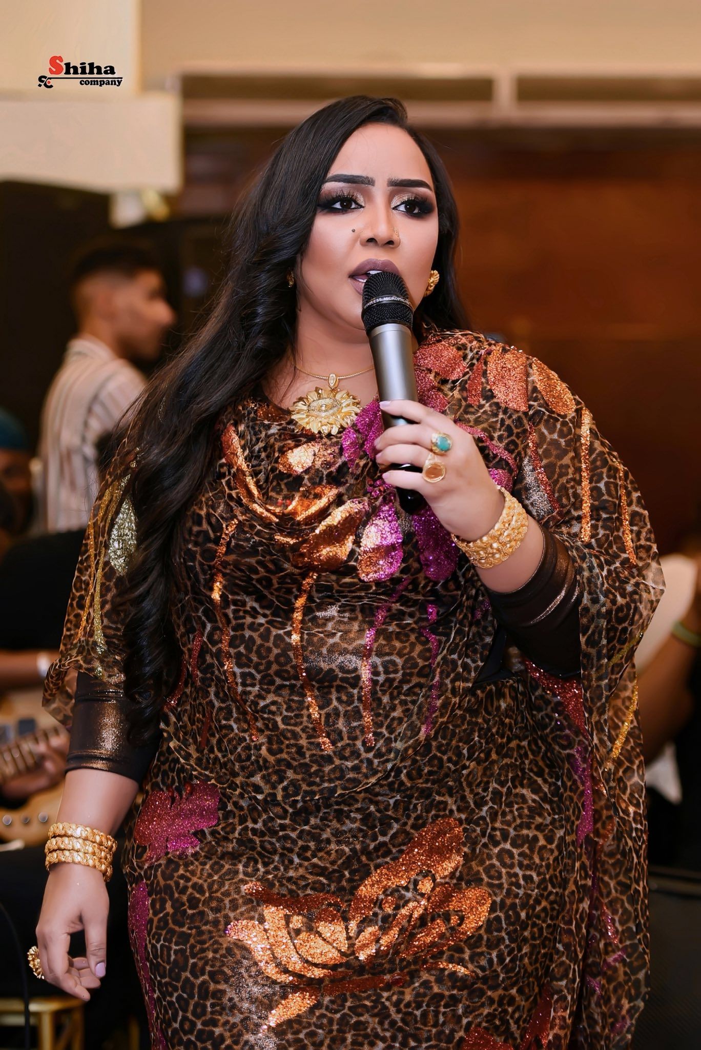 شاهد بالصور.. السلطانة هدى عربي تشعل مواقع التواصل وتبهر جمهورها بإطلالة ملفتة من القاهرة