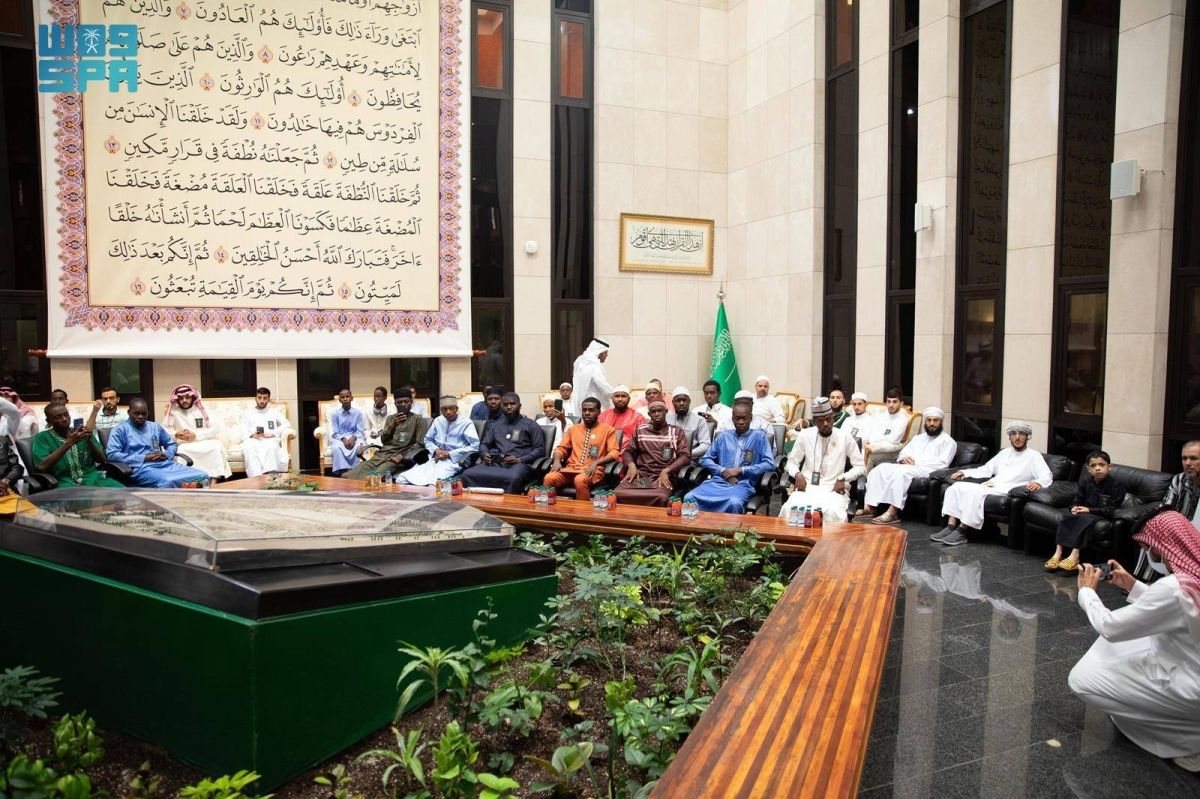 المشاركون في مسابقة الملك عبدالعزيز يزورون مجمع الملك فهد لطباعة المصحف