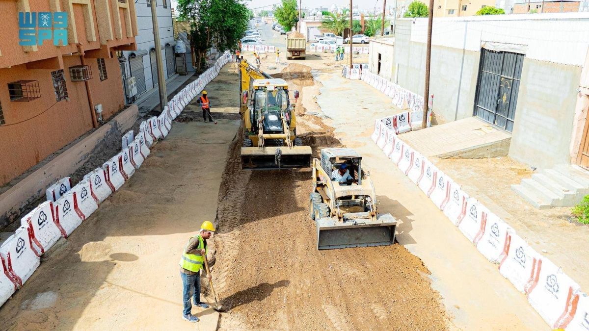 أمانة تبوك تعمل على معالجة 37 نقطة تجمع لمياه الأمطار في الأحياء الجنوبية