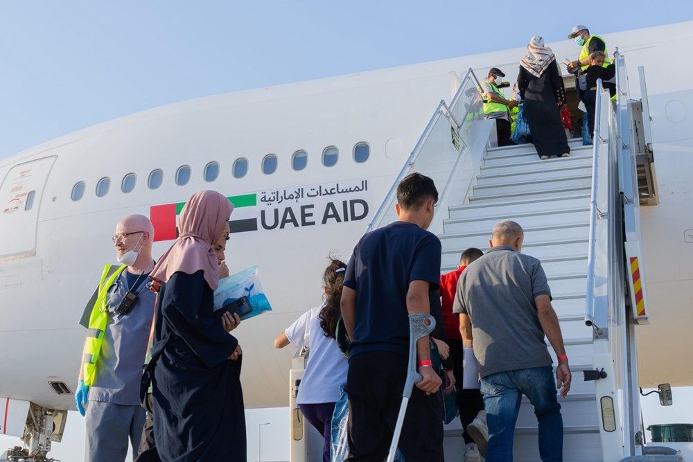 تنفيذاً لتوجيهات رئيس الدولة.. الإمارات تُنفذ إخلاءً طبياً عاجلاً لـ155 من المصابين والمرضى من غزة برفقة ذويهم