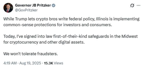 حاكم إلينوي يهاجم "إخوة الكريبتو" في إدارة ترامب خلال توقيع قوانين جديدة