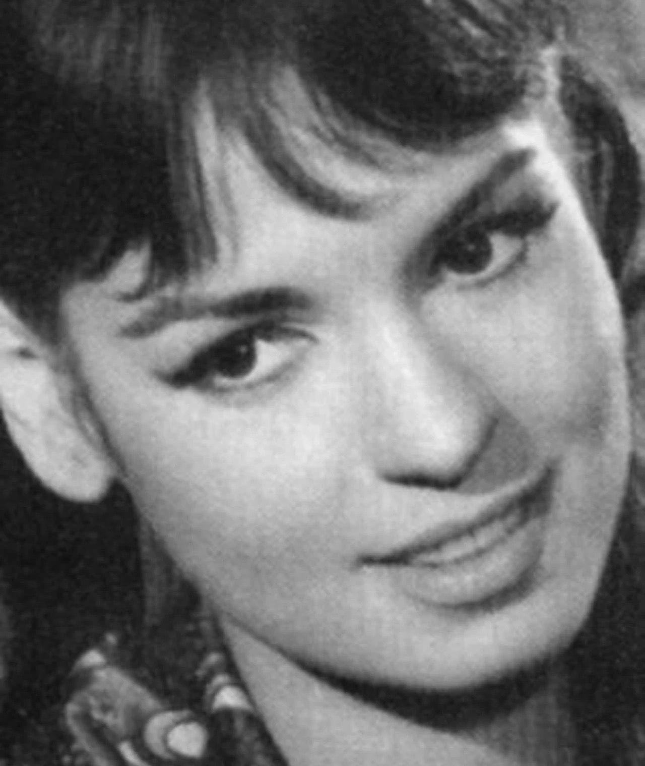 في حوار خاص مع "الخليج 365".. سميرة أحمد تكشف أسرار مشوارها الفني وذكريات الزمن الجميل