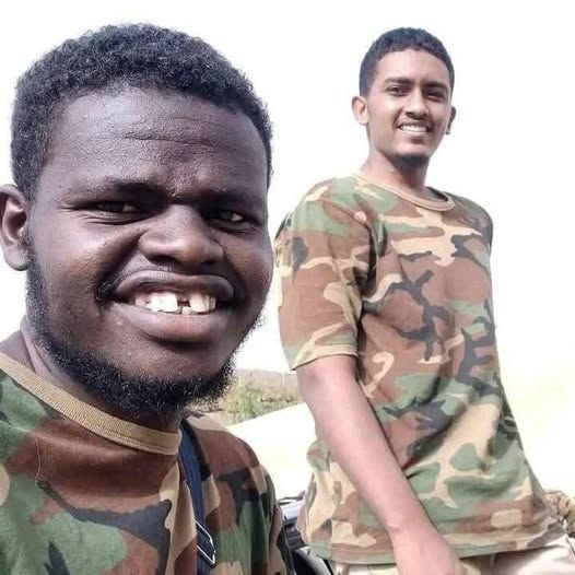 شاهد بالفيديو.. “كأنه ينعي نفسه” الشهيد مهند فضل يحمس زملائه بأناشيد جهادية والفنان مأمون سوار الذهب ينعيه بعبارات مؤثرة: (هنيئاً له هذه الخاتمة المشرفة والله لا نبكيك فإن البكاء على الفوارس عار بل نزفك شهيدا)