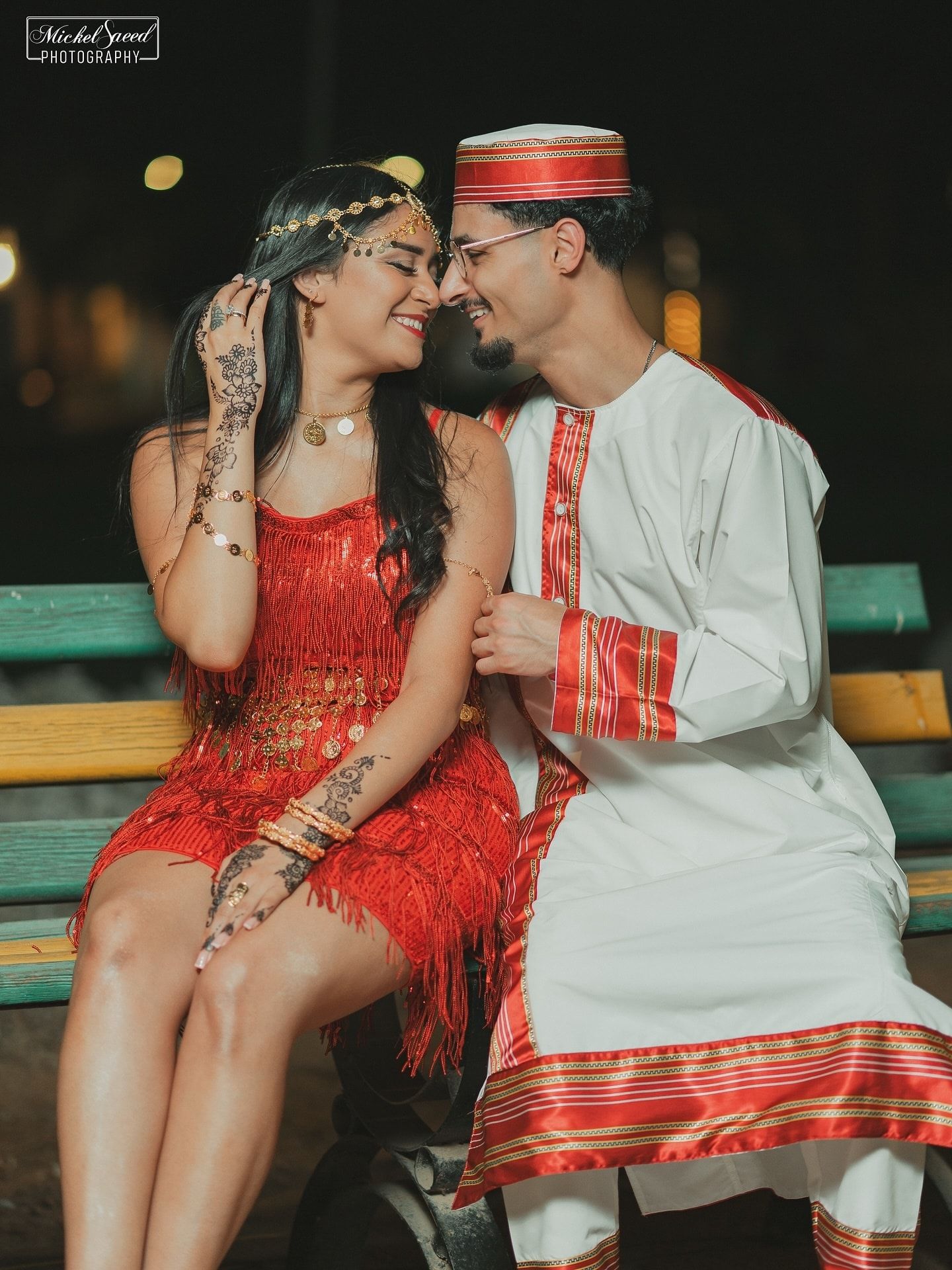 شاهد.. عريس سوداني وعروسته يشعلان مواقع التواصل بجلسة تصوير “جرتق” مثيرة للجدل