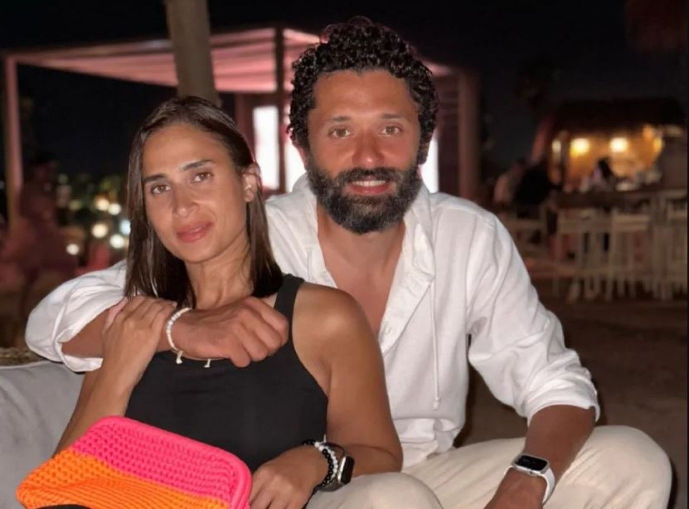 كريم محمود عبد العزيز يفاجئ زوجته على الهواء.. ما علاقة رضوى الشربيني؟