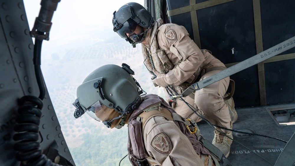 فريق الإنقاذ الإماراتي يواصل عمليات إخماد حرائق الغابات في ألبانيا