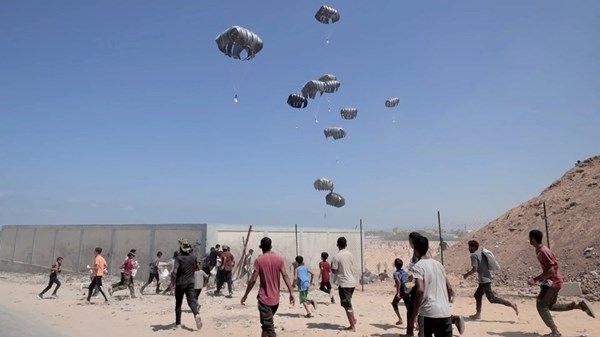 الإمارات تُنفذ الإنزال الجوي للمساعدات رقم 78 لدعم غزة