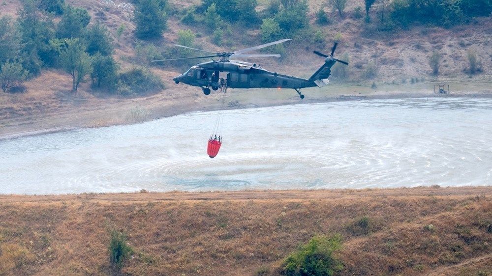 فريق الإنقاذ الإماراتي يواصل عمليات إخماد حرائق الغابات في ألبانيا