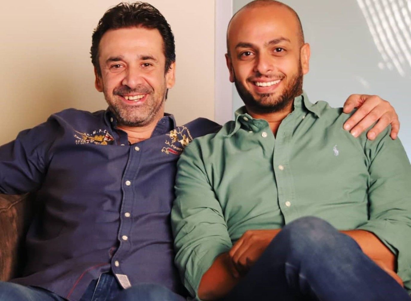 بالتزامن مع التحضير لـ الفيل الأزرق 3 .. أحمد مراد ينشر صورة مع كريم عبد العزيز وهذا ما قاله!