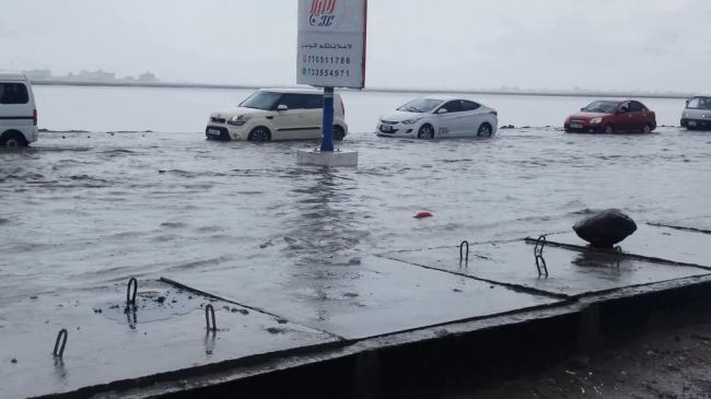 بن لزرق يكشف حقيقة مقاولات الأمر المباشر في تنفيذ مشاريع الطرق بالعاصمة عدن