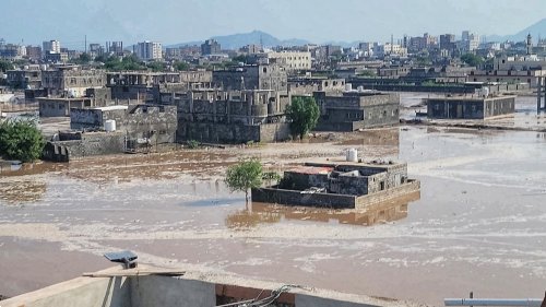 بالصور.. السيول الجارفة تجتاح 4 محافظات يمنية وعدد الضحايا يرتفع إلى 8 أشخاص