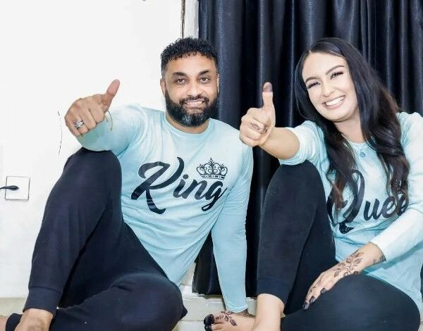 شاهد بالفيديو.. فتيات يفاجئن الفنان أحمد الجقر ويحضرن له “تورتة” ليحتفلن معه بعيد ميلاده