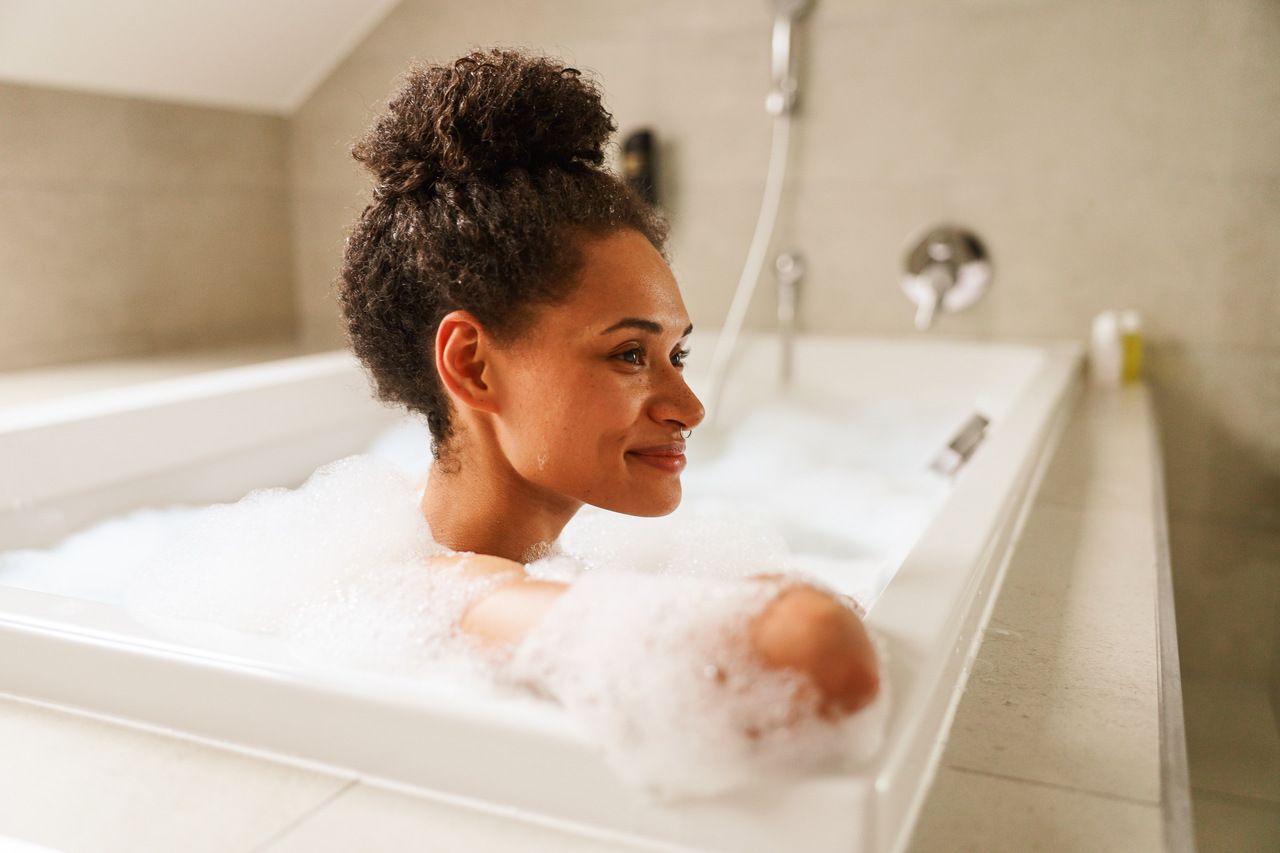 أغرب نصائح جداتنا للحامل.. بدءاً من عدم الاستحمام حتى تجنب رؤية الببغاوات! 