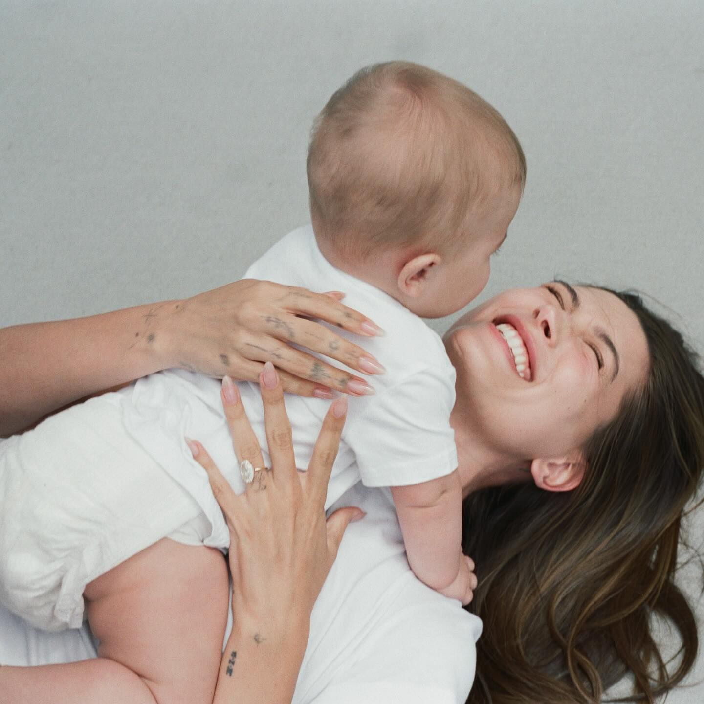 بالصور- الفرح يُضيء عائلة بيبر.. جاستن وهايلي يحتفلان بمناسبة سعيدة